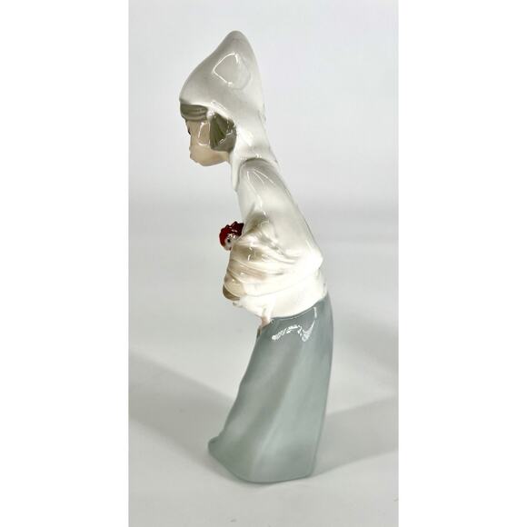 Lladro Figurines "Angel Praying" #4538 & “Girl Holding Rooster” #4677 No Box - Picture 10 of 14